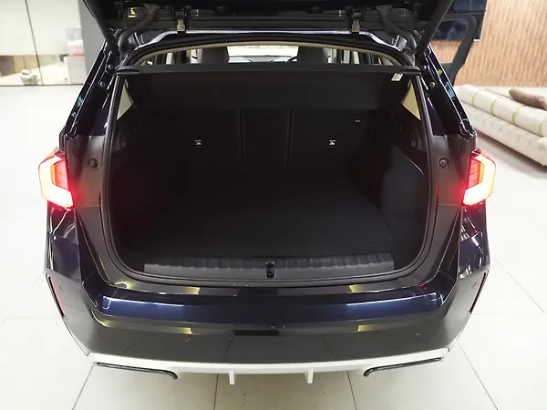 BMW iX1 eDrive20L M Sport - Photo 5