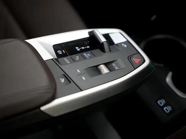 BMW iX1 eDrive20L M Sport - Photo 6