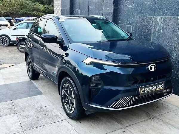 Tata Nexon EV Empowered Plus 45.0 kWh - Photo 5