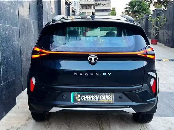 Tata Nexon EV Empowered Plus 45.0 kWh - Photo 6