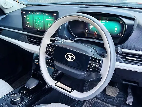 Tata Nexon EV Empowered Plus 45.0 kWh - Photo 8