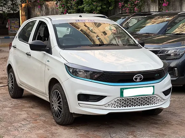 Tata Tiago EV XE Medium Range [2022-2025] - Photo 3