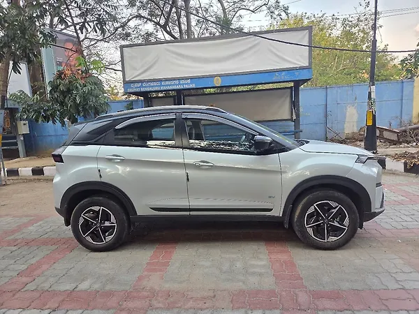 Tata Nexon EV Empowered Plus Long Range - Photo 5