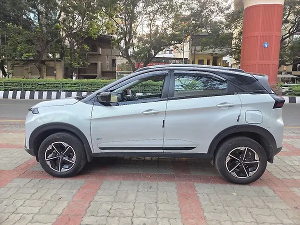 Tata Nexon EV Empowered Plus Long Range - Photo 6