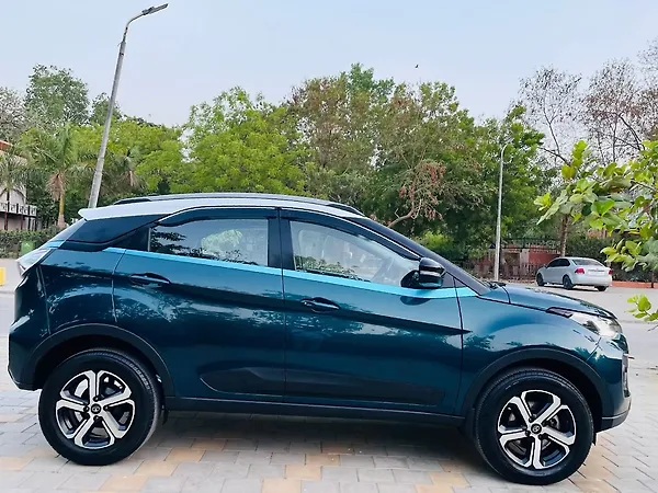 Tata Nexon EV XZ Plus LUX - Photo 3