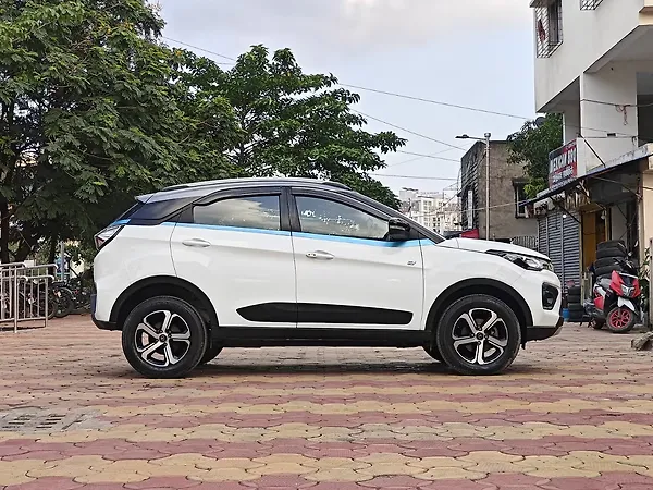 Tata Nexon EV XZ Plus - Photo 5