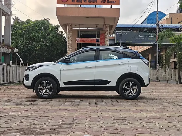 Tata Nexon EV XZ Plus - Photo 6