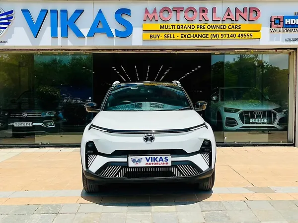 Tata Nexon EV Fearless 30.0 kWh - Photo 2