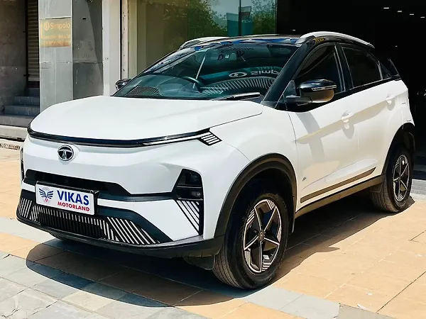 Tata Nexon EV Fearless 30.0 kWh - Photo 3