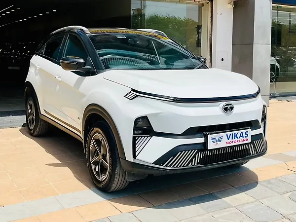 Tata Nexon EV Fearless 30.0 kWh - Photo 4