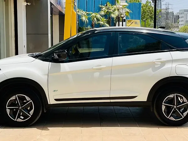 Tata Nexon EV Fearless 30.0 kWh - Photo 5