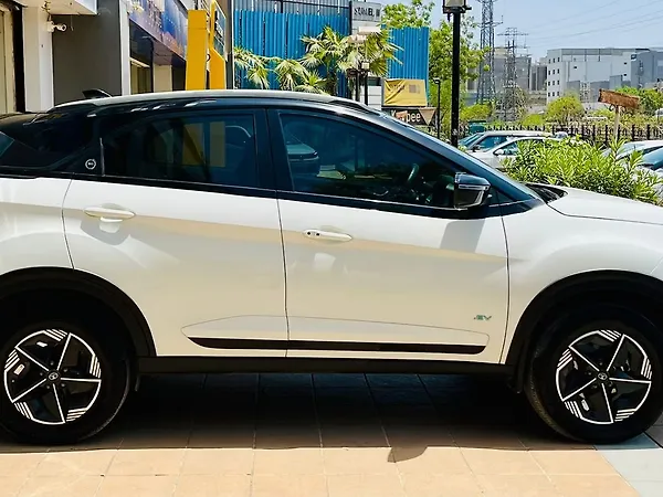 Tata Nexon EV Fearless 30.0 kWh - Photo 6
