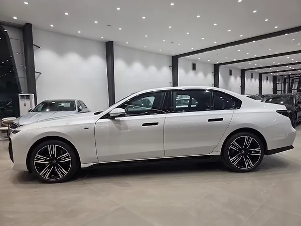 BMW i7 xDrive60 M Sport - Photo 6
