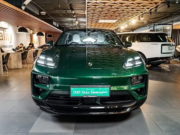 Porsche Macan Electric SUV - Photo 1
