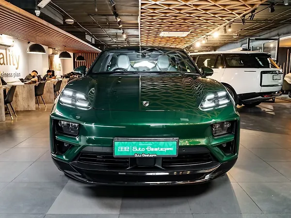 Porsche Macan Electric SUV - Photo 2