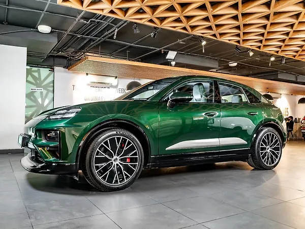 Porsche Macan Electric SUV - Photo 3