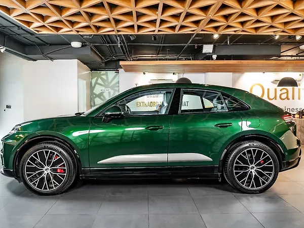 Porsche Macan Electric SUV - Photo 4
