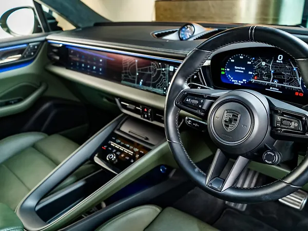 Porsche Macan Electric SUV - Photo 6