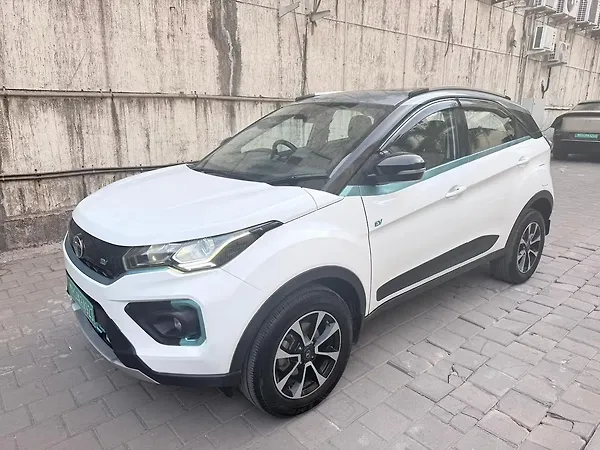 Tata Nexon EV XZ Plus LUX - Photo 5