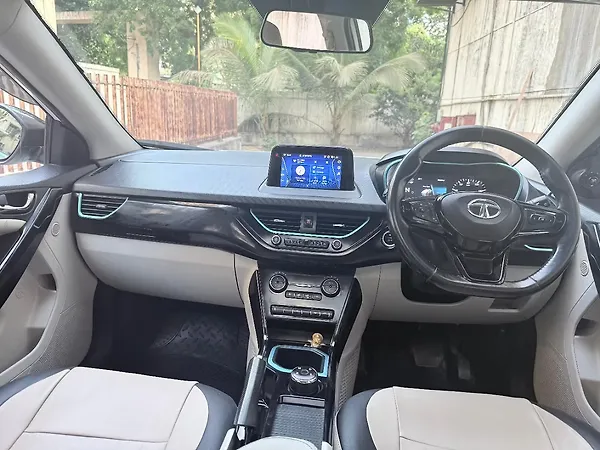 Tata Nexon EV XZ Plus LUX - Photo 8