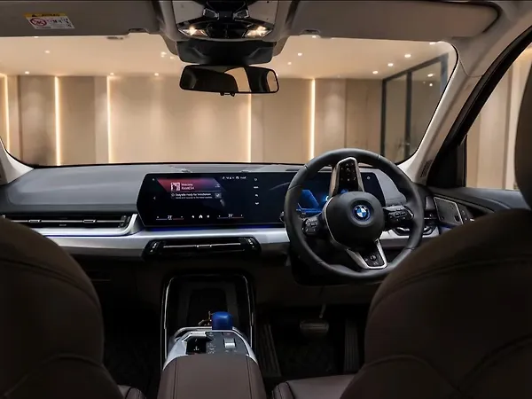 BMW iX1 eDrive20L M Sport - Photo 5