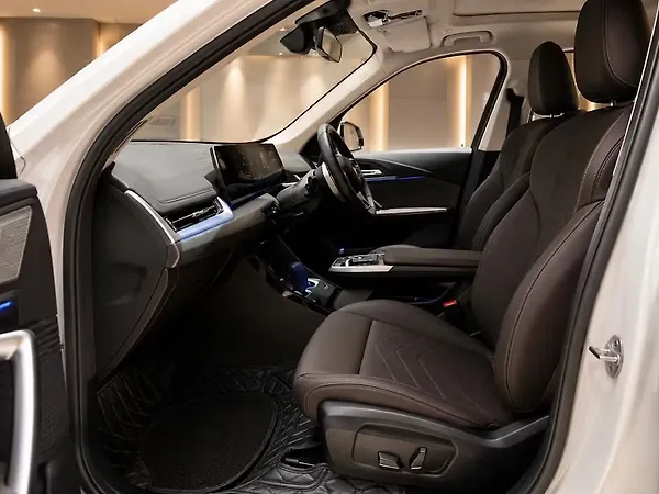 BMW iX1 eDrive20L M Sport - Photo 6