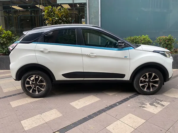 Tata Nexon EV XZ Plus LUX - Photo 3