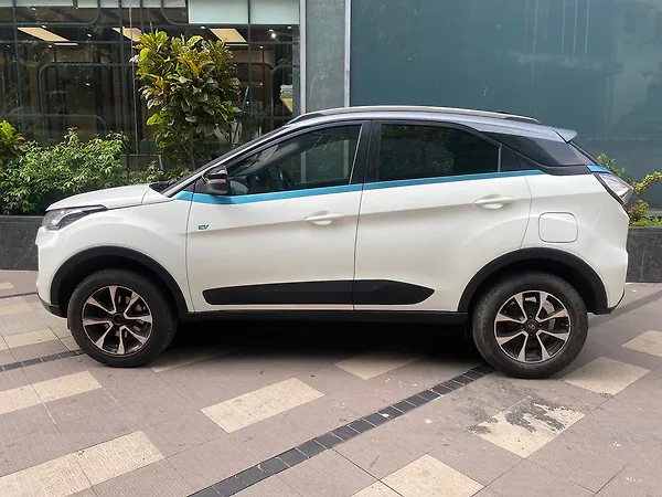 Tata Nexon EV XZ Plus LUX - Photo 4