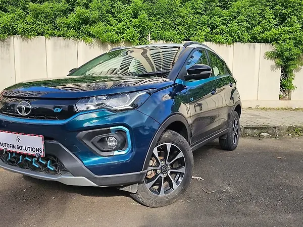 Tata Nexon EV XZ Plus LUX - Photo 4