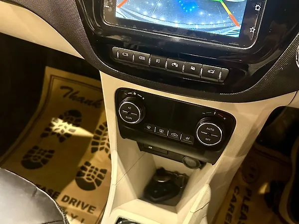 Tata Tigor EV XZ Plus 26.0 kWh - Photo 5