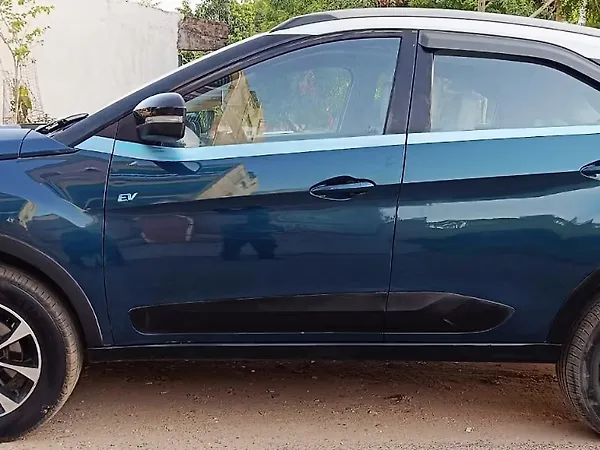 Tata Nexon EV XZ Plus LUX - Photo 4