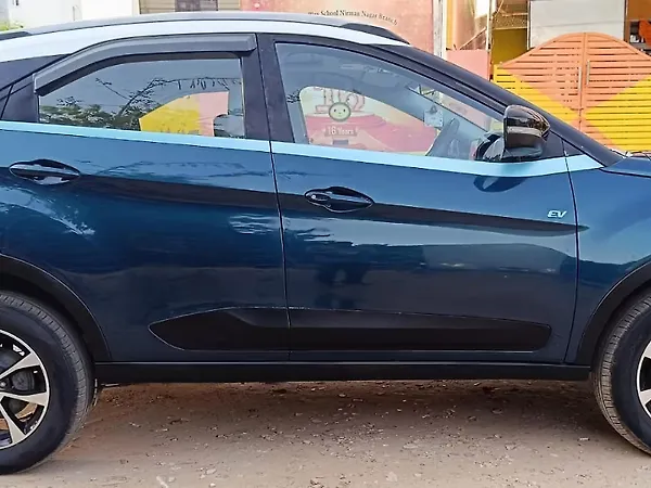 Tata Nexon EV XZ Plus LUX - Photo 8
