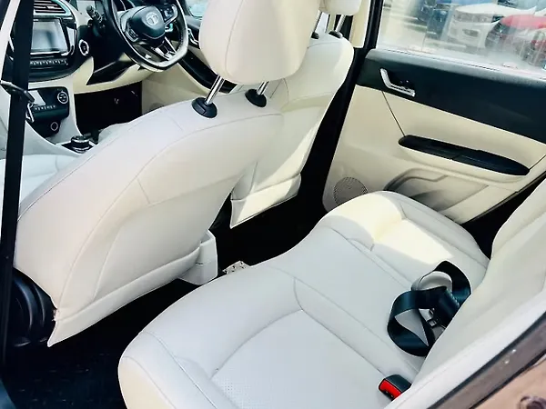 Tata Tiago EV XZ Plus Tech LUX Long Range [2022-2025] - Photo 5
