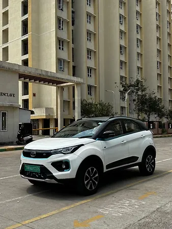 Tata Nexon EV XZ Plus - Photo 4