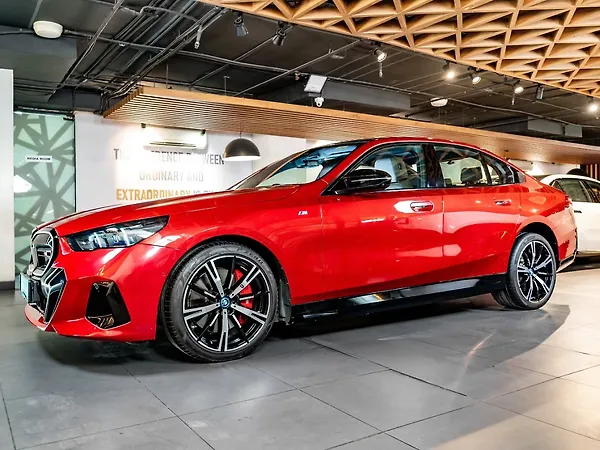 BMW i5 M60 xDrive - Photo 3