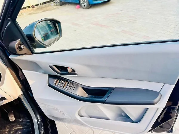 Tata Tiago EV XT 24.0 kWh - Photo 4