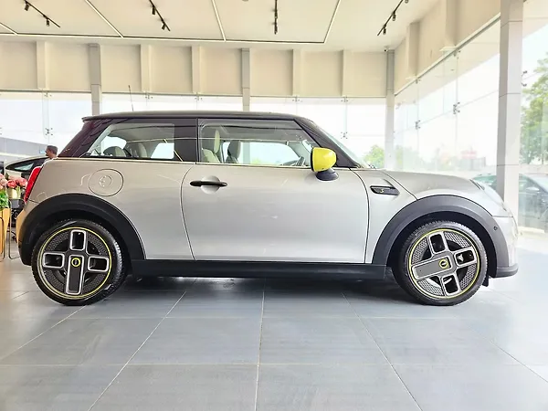 Mini Cooper SE 3-Door - Photo 4