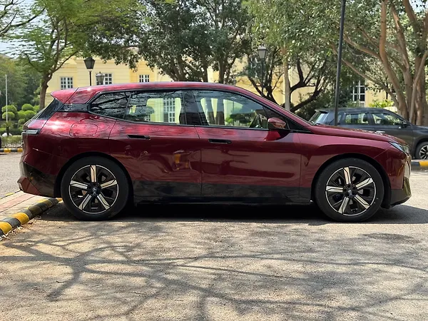 BMW iX xDrive 40 - Photo 6