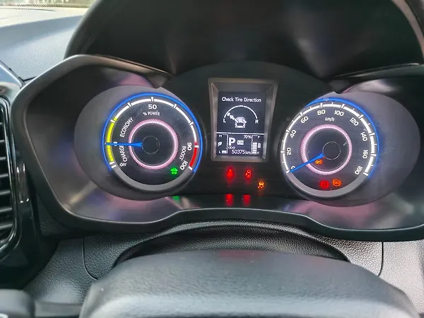 Mahindra XUV400 EL 39.4 KWH - Photo 8