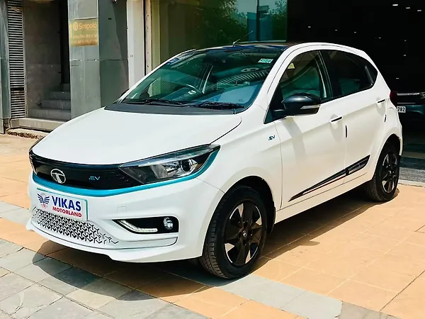 Tata Tiago EV XZ Plus Tech LUX Long Range [2022-2025] - Photo 4