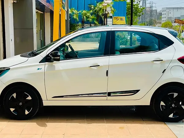 Tata Tiago EV XZ Plus Tech LUX Long Range [2022-2025] - Photo 5