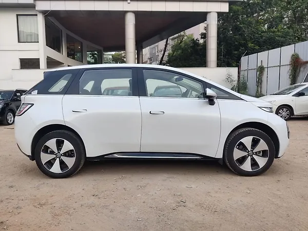 MG Windsor EV Essence 38.0 kWh - Photo 4