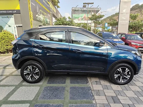 Tata Nexon EV XZ Plus Lux 7.2 KW Fast Charger [2022-2023] - Photo 4