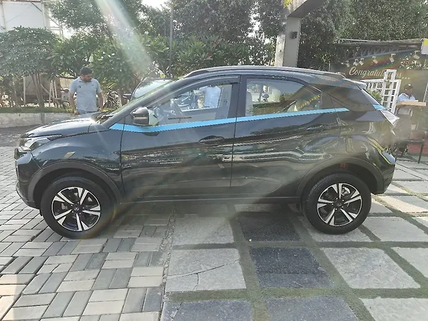 Tata Nexon EV XZ Plus Lux 7.2 KW Fast Charger [2022-2023] - Photo 6