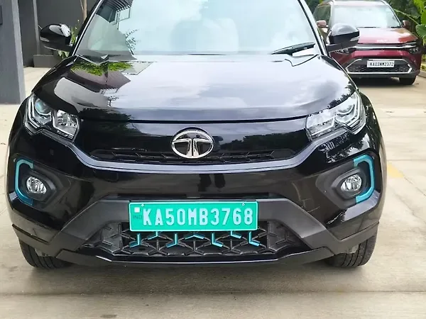 Tata Nexon EV XZ Plus LUX Dark Edition - Photo 2