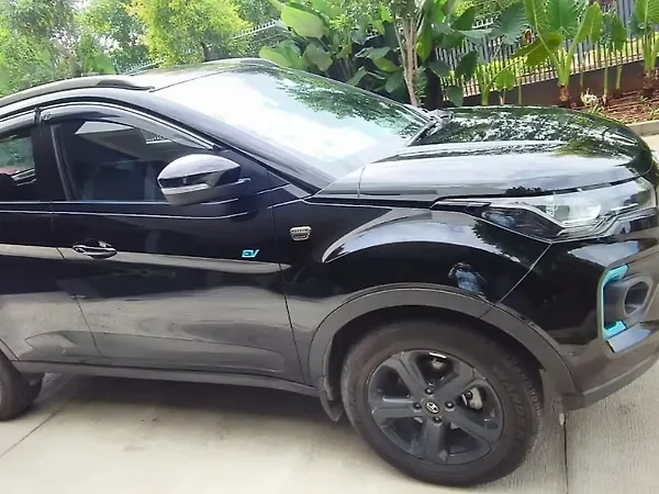 Tata Nexon EV XZ Plus LUX Dark Edition - Photo 3
