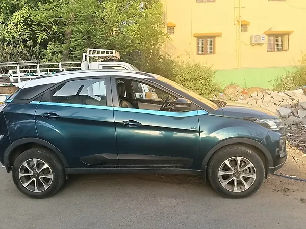 Tata Nexon EV XZ Plus LUX - Photo 3