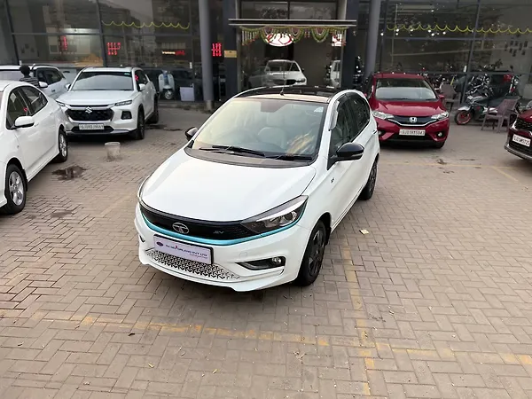Tata Tiago EV XZ Plus Tech LUX Long Range [2022-2025] - Photo 1