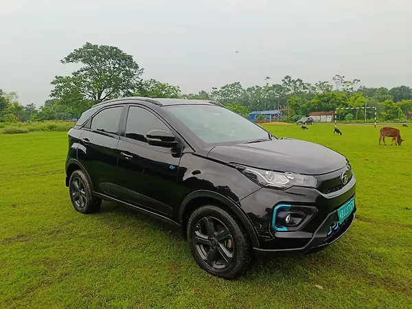 Tata Nexon EV XZ Plus Dark Edition - Photo 3