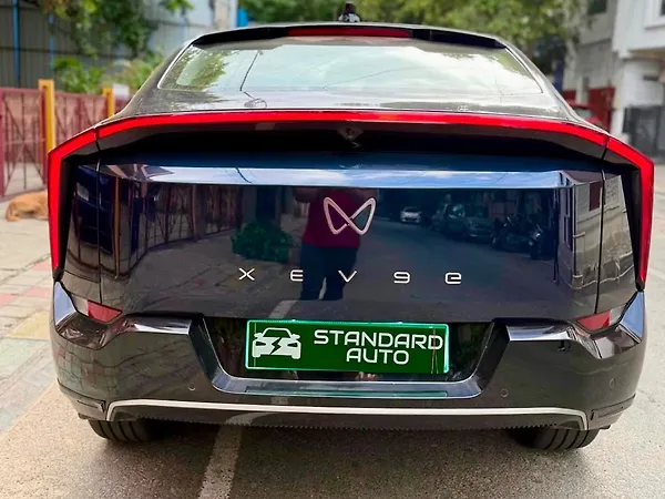 Mahindra XEV 9e Pack Three 79.0 kWh No Charger - Photo 3